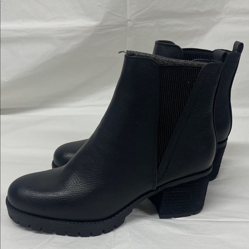 MIA Black Chelsea Lug Heel Ankle Boots - Picture 3 of 14